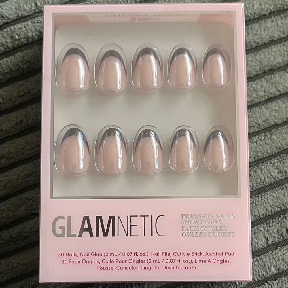 Glamnetic short oval press on nails in Cherry Mood